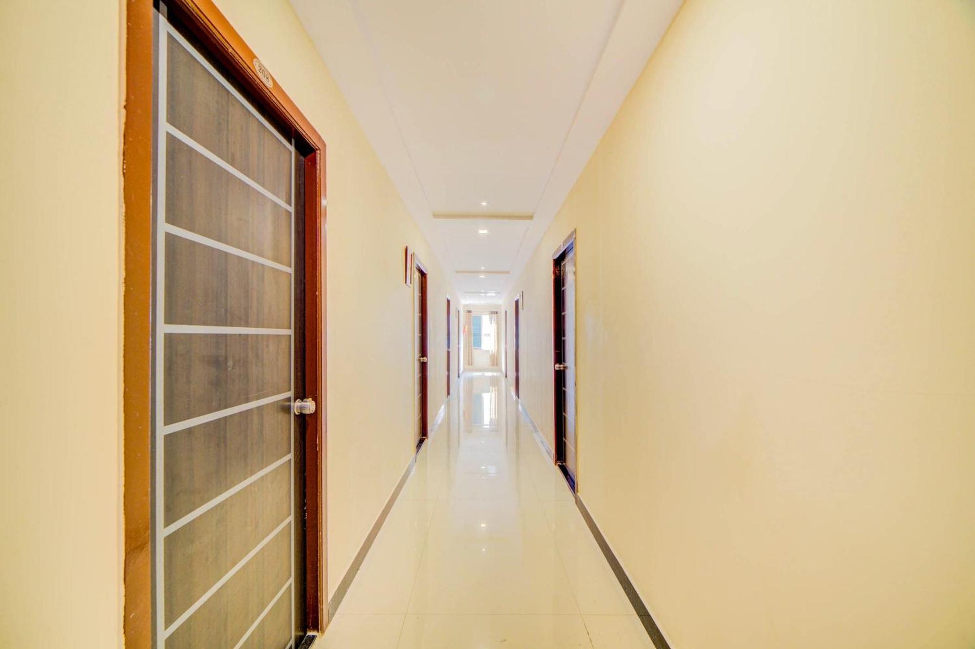 Super Hotel O White Ridge Sururnagar Ngoại thất bức ảnh