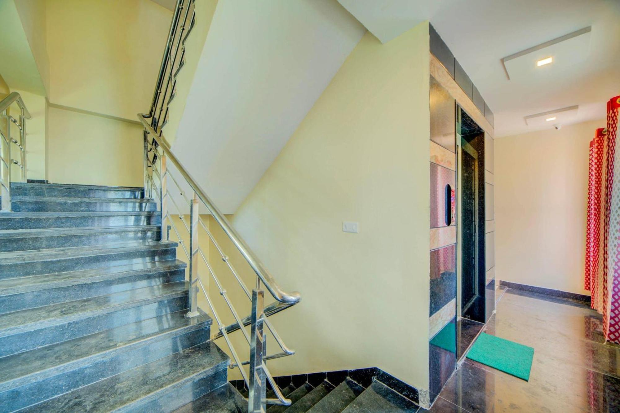Super Hotel O White Ridge Sururnagar Ngoại thất bức ảnh